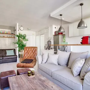 Appartement Luxurious Republique Pierre Leve Free Netflix, Parijs