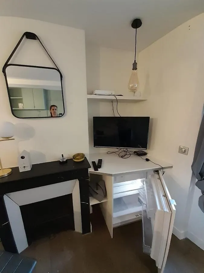 Studio Equipe Metro Abbesses A Montmartre Apartment Paris