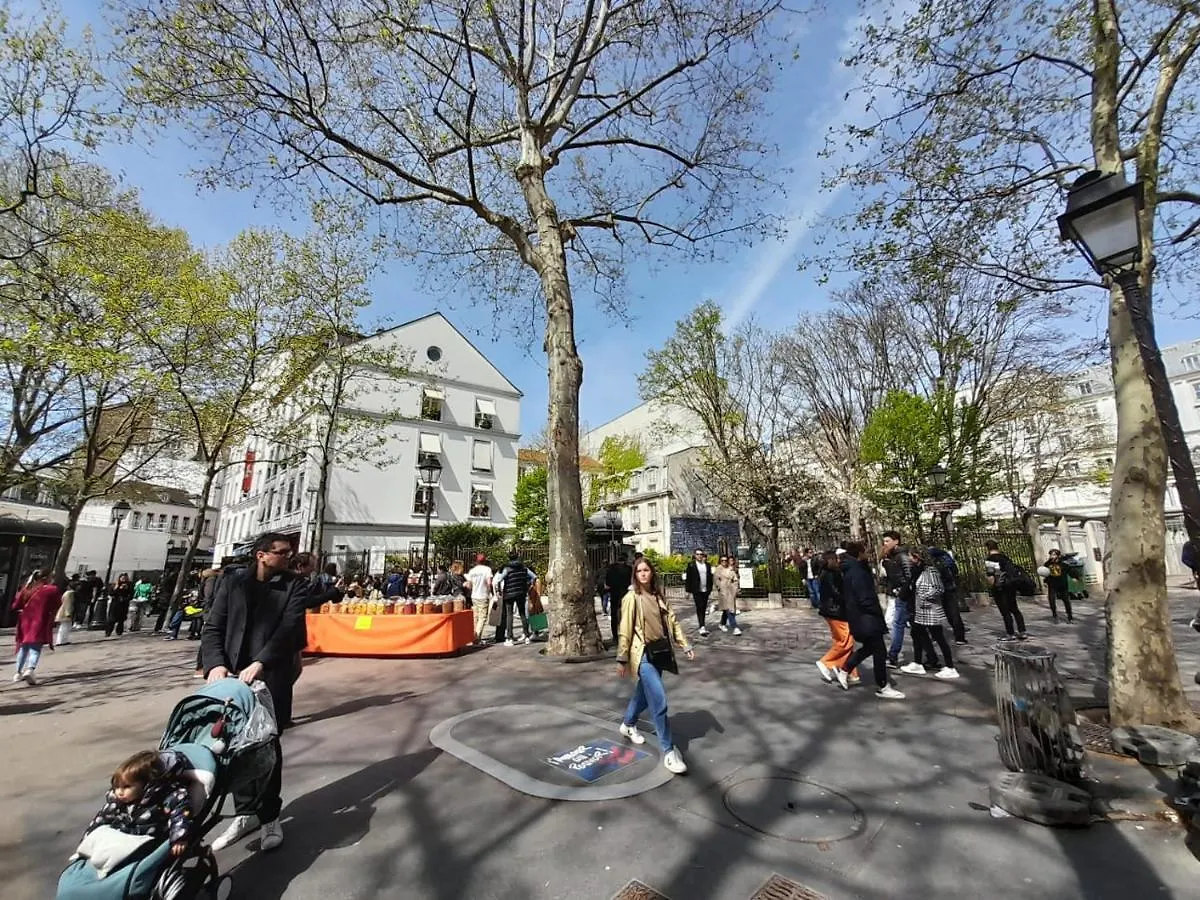 Studio Equipe Metro Abbesses A Montmartre Apartment Paris France
