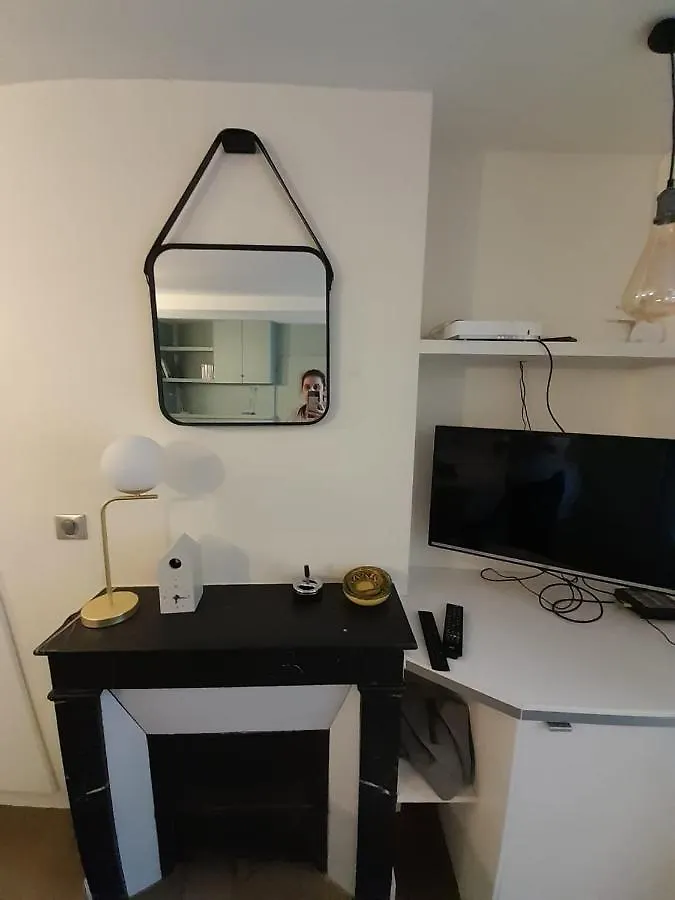 Studio Equipe Metro Abbesses A Montmartre Apartment Paris France