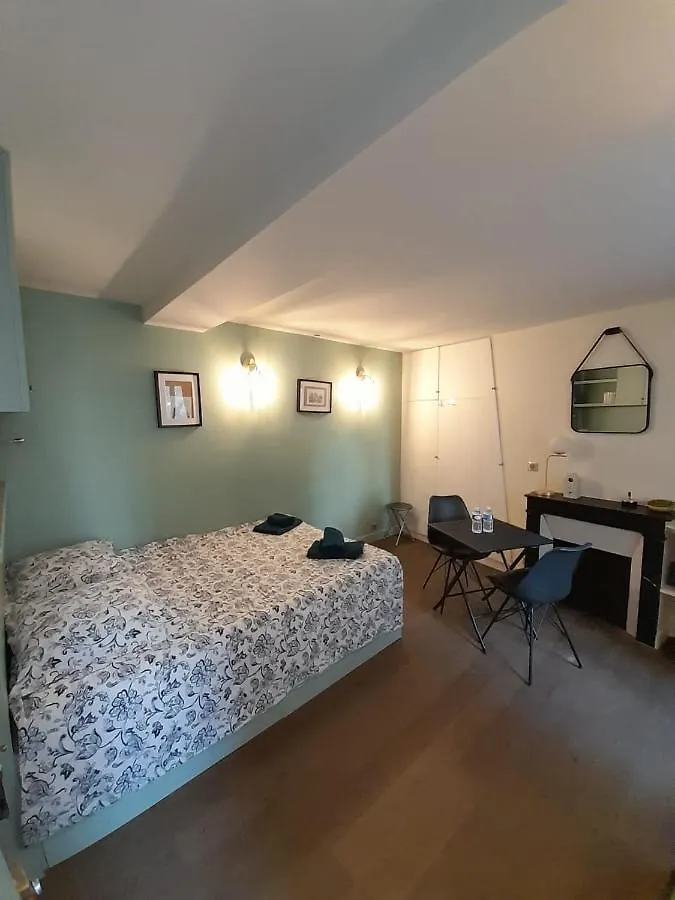 Studio Equipe Metro Abbesses A Montmartre Apartment Paris